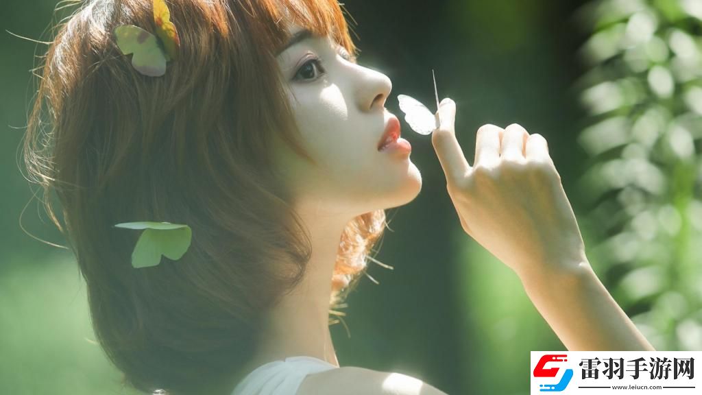 游泳館里的兩個(gè)教練孟月月：親密無(wú)間——教練間的默契與挑戰(zhàn)！